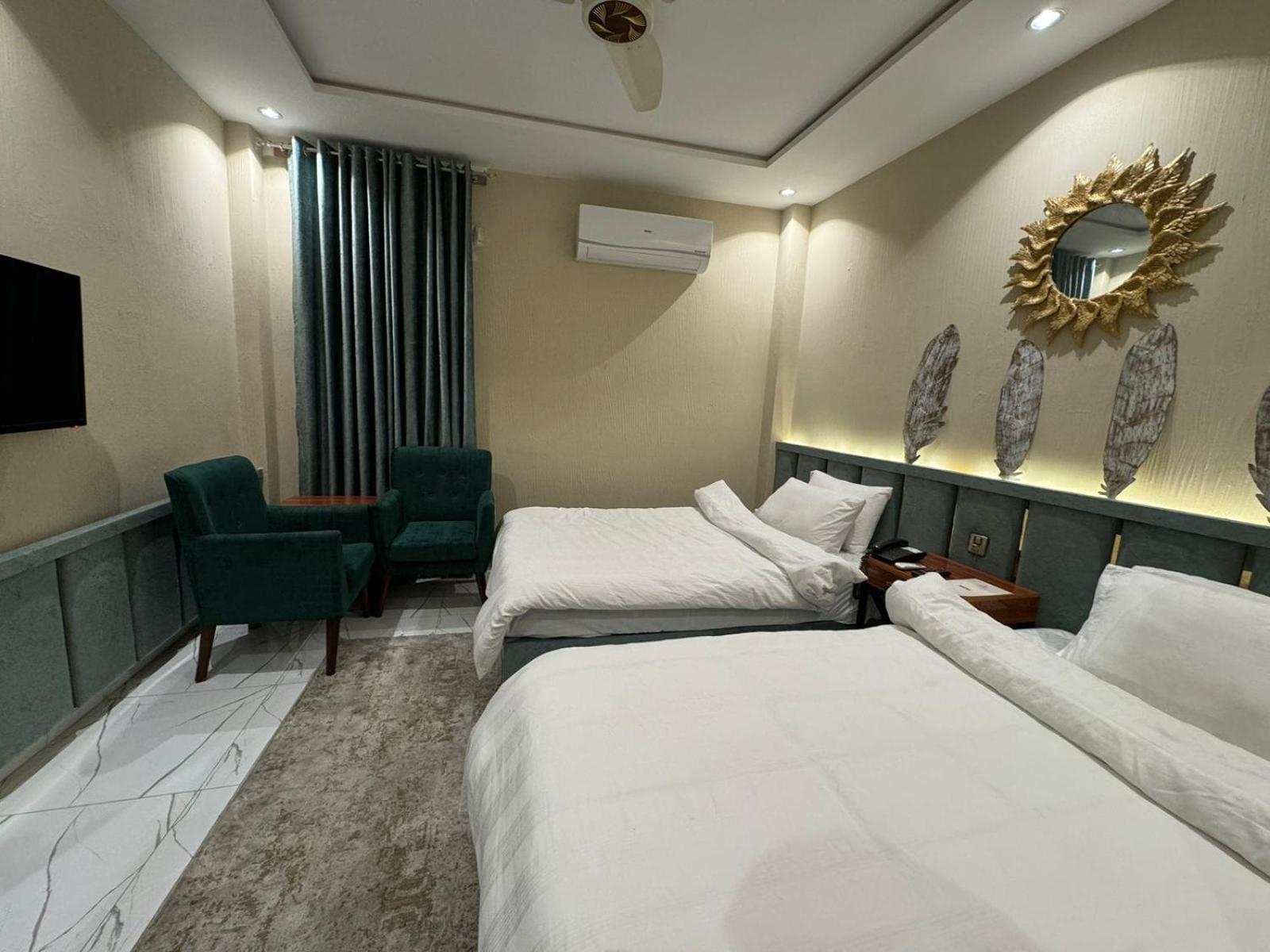 Shelton Boulevard Hotel Lahore Bagian luar foto