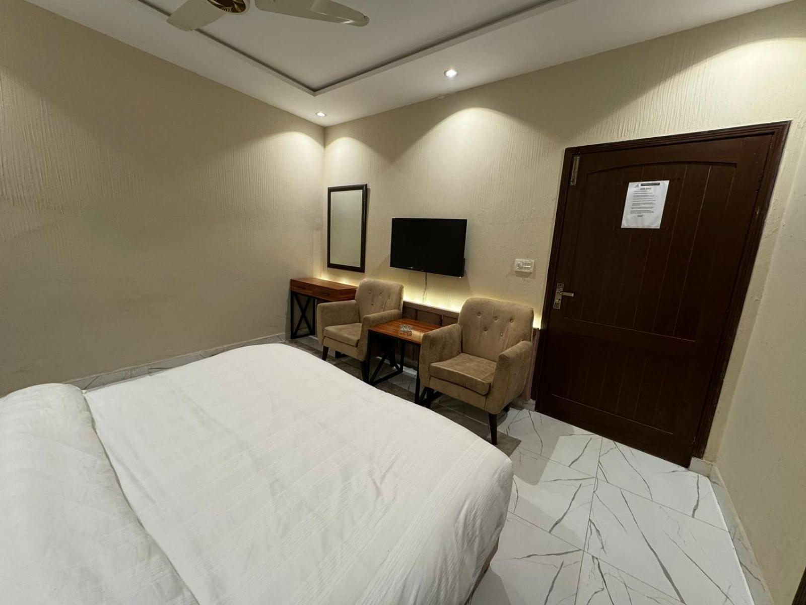 Shelton Boulevard Hotel Lahore Bagian luar foto