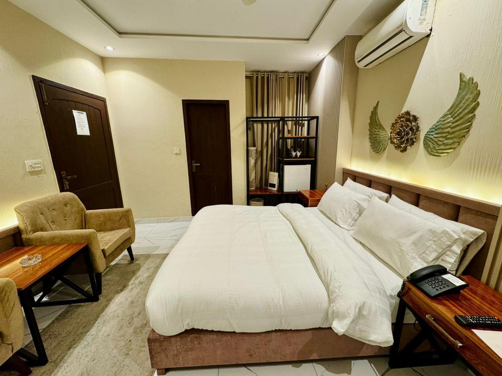 Shelton Boulevard Hotel Lahore Bagian luar foto